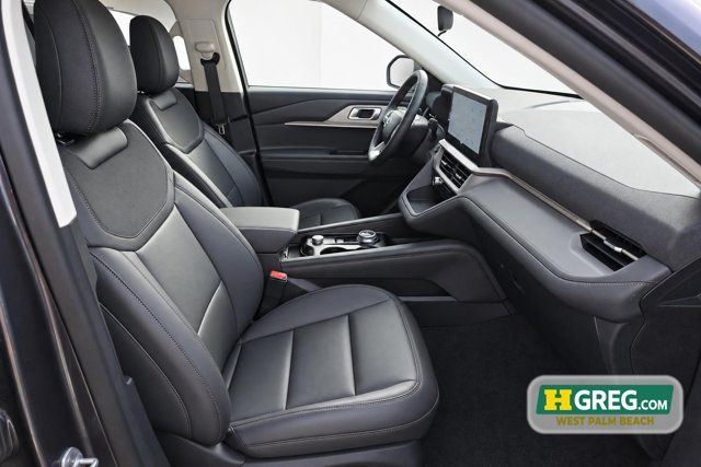 Used 2026 Ford Explorer Active w/ Active Comfort Package RWD image 11