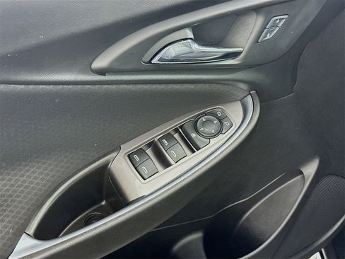 Used 2017 Chevrolet Malibu Hybrid w/ Driver Confidence Package image 12