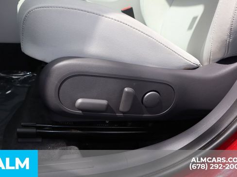 Used 2025 Hyundai Kona SEL image 12