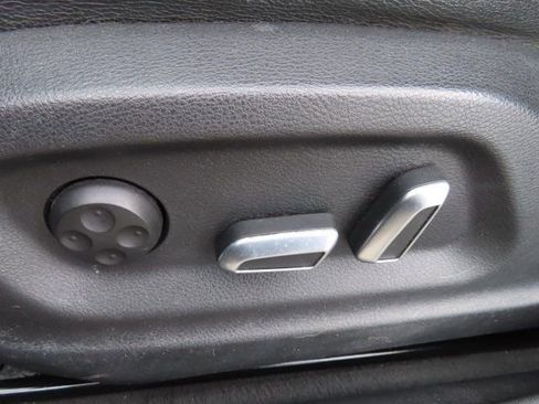 Used 2018 Audi Q3 2.0T Premium w/ Convenience Package image 19