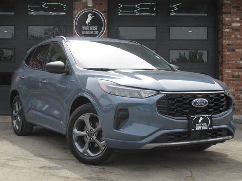 Used 2023 Ford Escape ST-Line w/ Tech Pack #1 AWD/4WD image 2