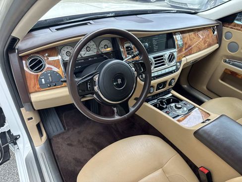 Used 2012 Rolls-Royce Ghost RWD image 35