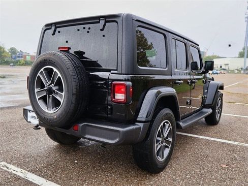 Used 2023 Jeep Wrangler Sahara image 5