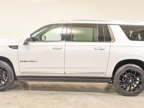 Used 2023 GMC Yukon XL Denali image 8