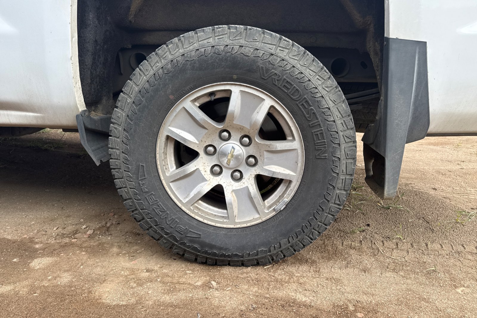Used 2019 Chevrolet Silverado 1500 LT AWD/4WD image 3