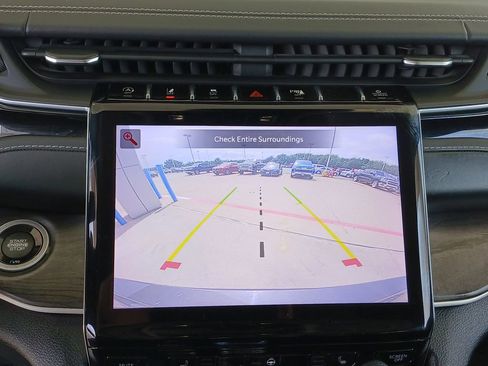 Used 2022 Jeep Grand Cherokee L Limited w/ Trailer Tow Group (B) AWD/4WD image 15