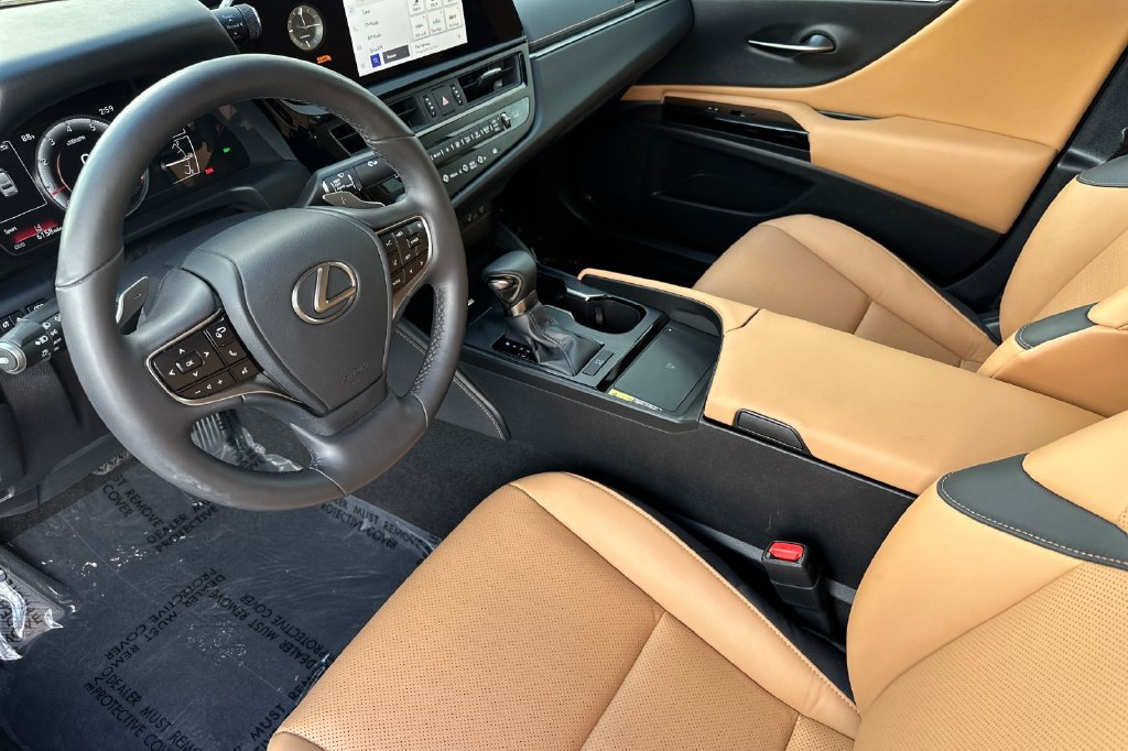 Used 2024 Lexus ES 350 w/ Premium Package FWD image 9