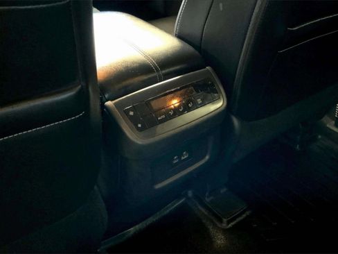 Used 2023 Nissan Pathfinder SL image 9