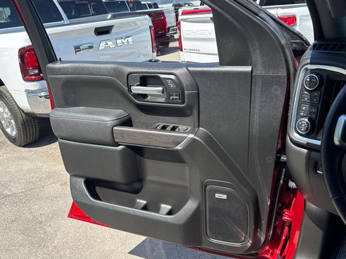 Used 2021 Chevrolet Silverado 1500 LTZ w/ LTZ Convenience Package II AWD/4WD image 17