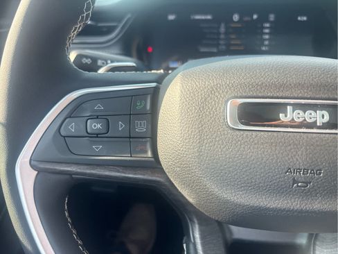 Used 2026 Jeep Grand Cherokee Altitude AWD/4WD image 18