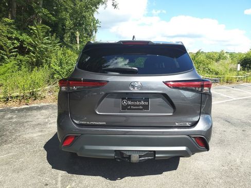 Used 2023 Toyota Highlander Limited FWD image 6