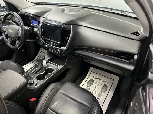 Used 2020 Chevrolet Traverse LT w/ LT Premium Package image 5