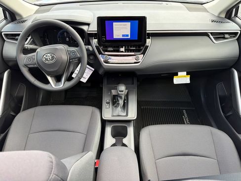New 2026 Toyota Corolla Cross LE w/ Moonroof Package FWD image 28