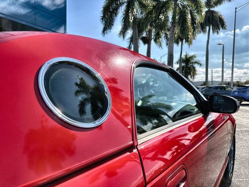 Used 2005 Ford Thunderbird image 22