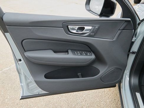New 2026 Volvo XC60 B5 Core w/ Climate Package image 9
