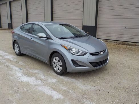 Used 2016 Hyundai Elantra SE image 3