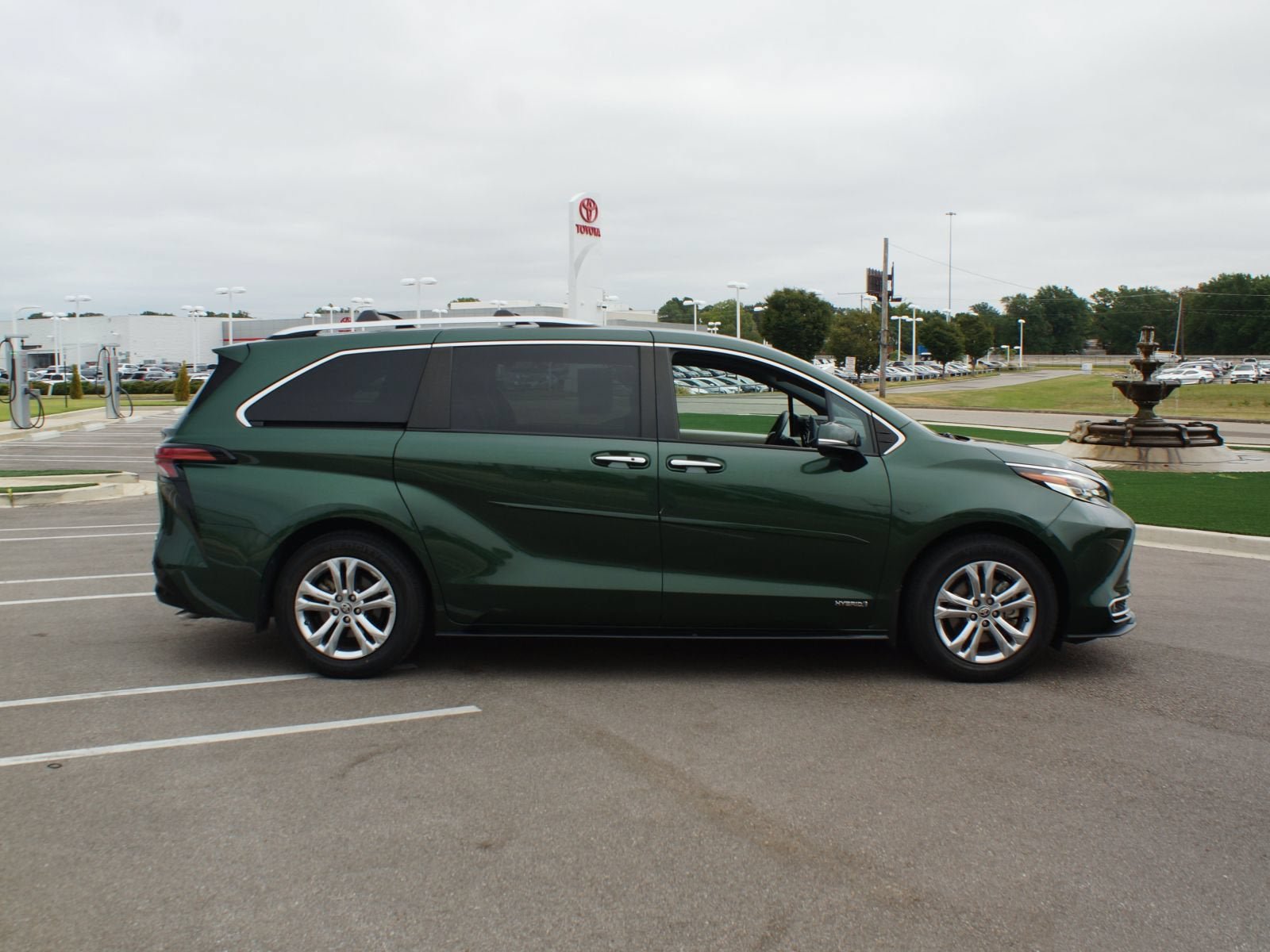 Used 2021 Toyota Sienna Platinum w/ Outdoor Package (TMS) AWD/4WD image 26