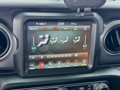 Used 2023 Jeep Gladiator Sport AWD/4WD image 12