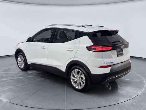 Used 2023 Chevrolet Bolt EUV LT w/ Comfort Package FWD image 2