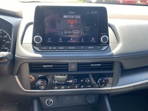 Used 2023 Nissan Rogue SV FWD image 12