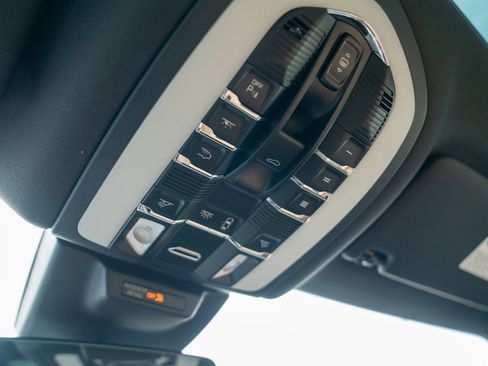 New 2026 Porsche Macan image 23