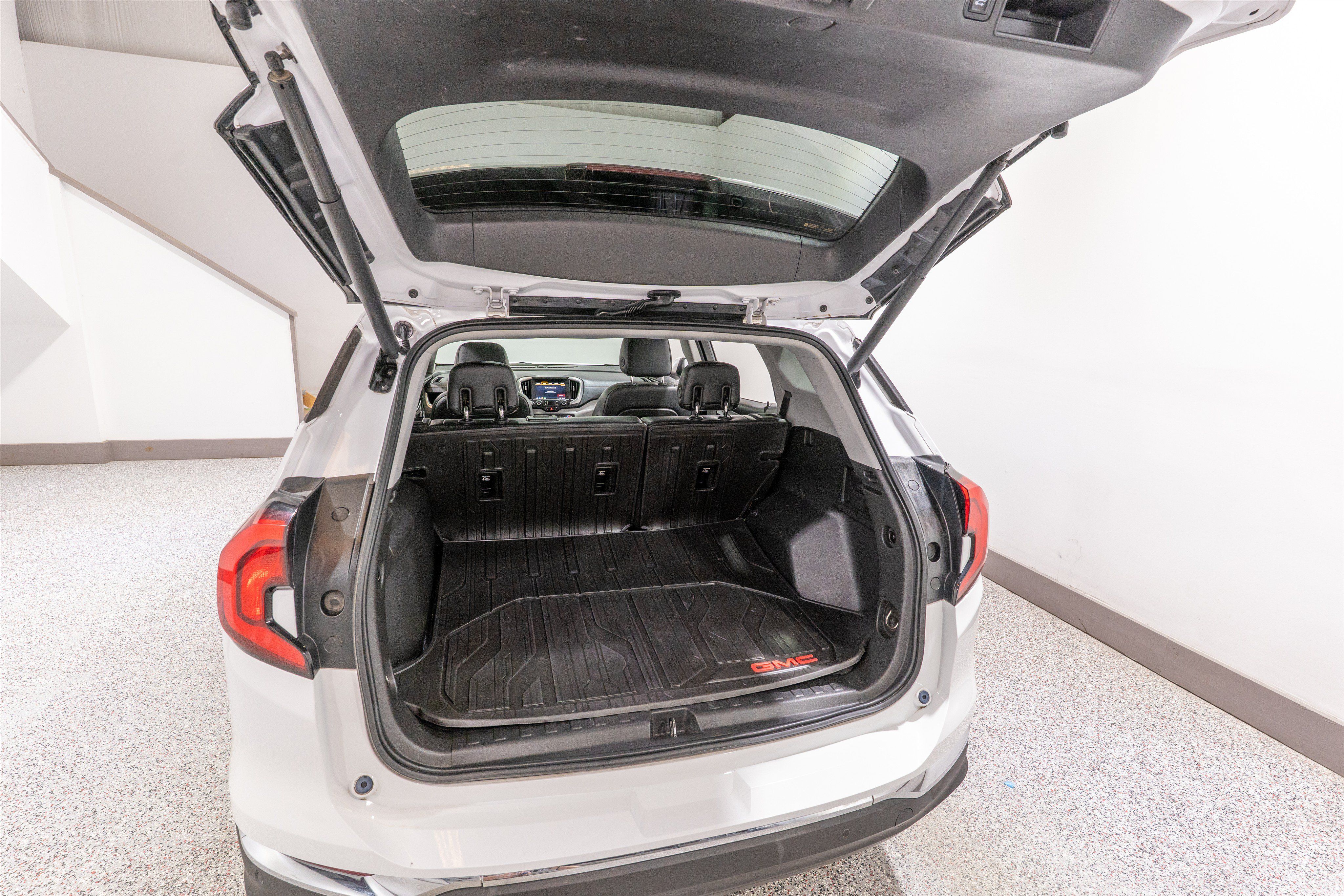 Used 2019 GMC Terrain SLT w/ Preferred Package AWD/4WD image 34