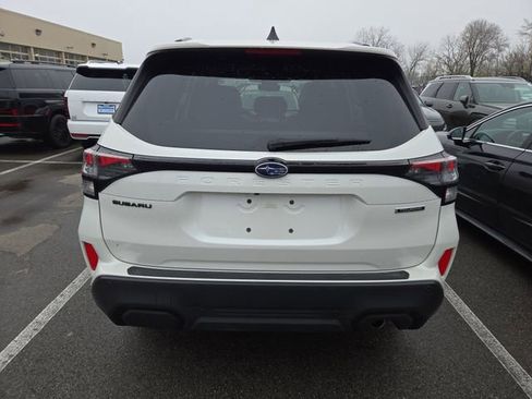 Used 2025 Subaru Forester Touring image 3