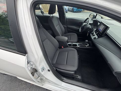 Used 2025 Toyota Corolla LE FWD image 31