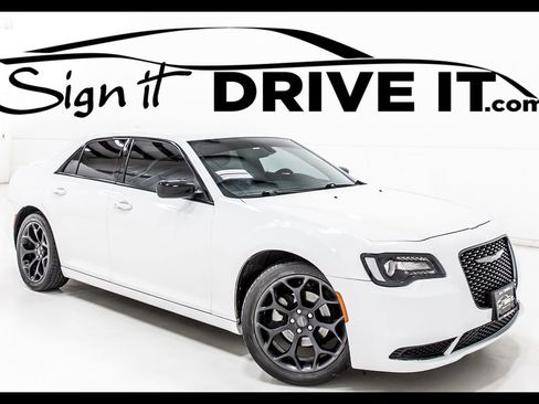 Used 2023 Chrysler 300 Touring w/ Sport Appearance Package image 1