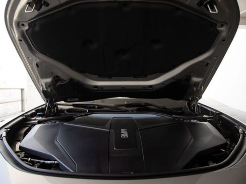 New 2025 BMW i7 xDrive60 image 33