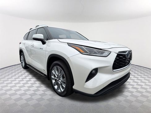 Used 2021 Toyota Highlander Limited image 3