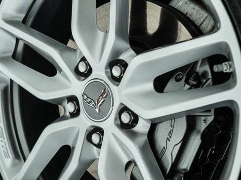 Used 2019 Chevrolet Corvette Stingray Coupe w/ 1LT RWD image 22