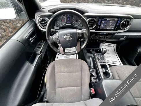 Used 2017 Toyota Tacoma TRD Sport w/ Premium & Technology Package AWD/4WD image 5