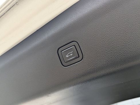 Used 2018 Buick Enclave Essence image 23