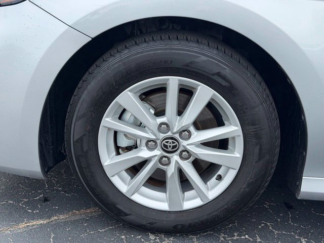 Used 2025 Toyota Camry LE FWD image 6
