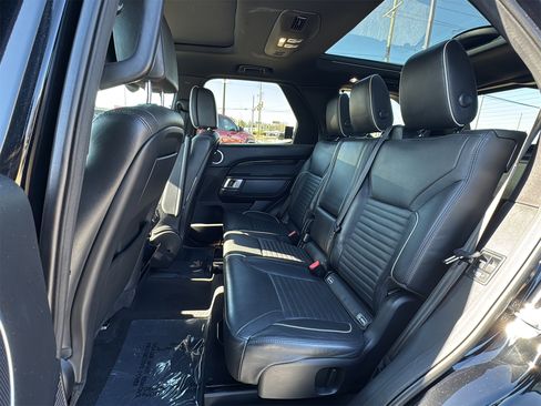 Used 2017 Land Rover Discovery HSE Luxury image 13