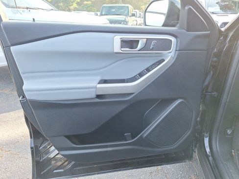 Certified 2022 Ford Explorer XLT w/ Equipment Group 202A image 10