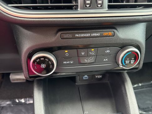 Used 2022 Ford Escape SE image 26