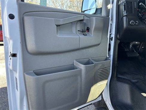 Used 2020 Chevrolet Express 3500 LS w/ Chrome Appearance Package image 18