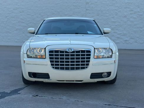 Used 2006 Chrysler 300 Touring RWD image 2