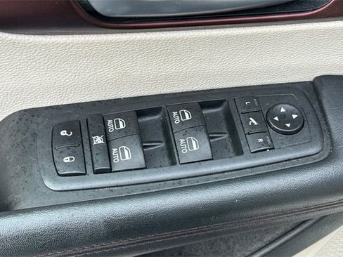 Used 2020 Chrysler Pacifica Limited image 14