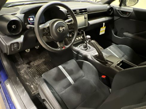 Used 2025 Toyota GR86 Premium w/ ALL Weather Mat Package (TMS) image 9