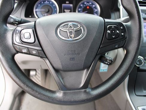 Used 2017 Toyota Camry LE image 10