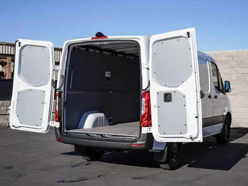 Used 2025 Mercedes-Benz Sprinter 2500 image 8