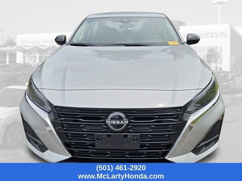 Used 2024 Nissan Altima 2.5 S FWD image 8
