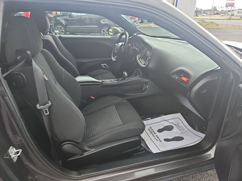 Used 2021 Dodge Challenger SXT image 10