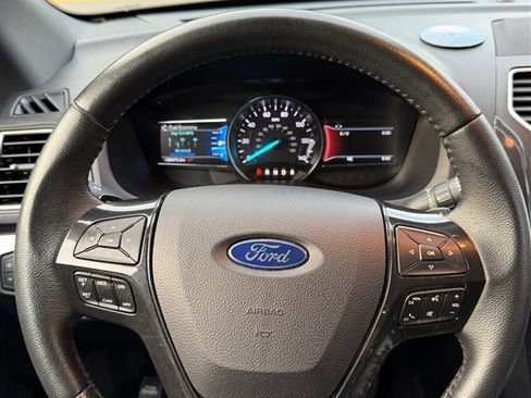 Used 2017 Ford Explorer XLT w/ Equipment Group 201A AWD/4WD image 20