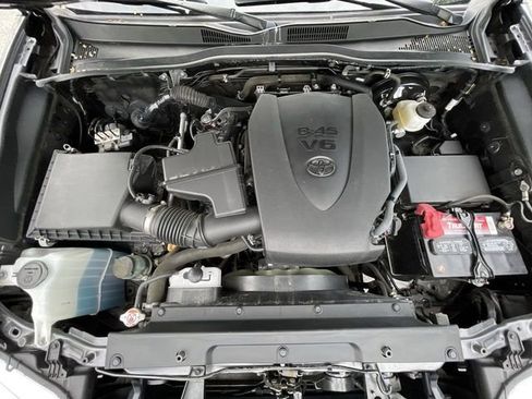 Certified 2023 Toyota Tacoma SR5 AWD/4WD image 11