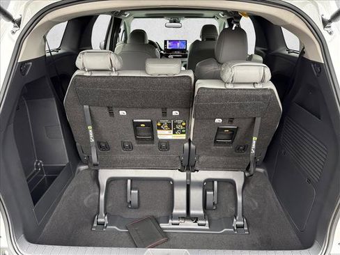 New 2026 Toyota Sienna XLE image 24