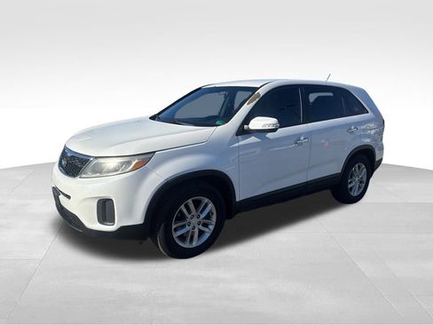 Used 2015 Kia Sorento LX image 2